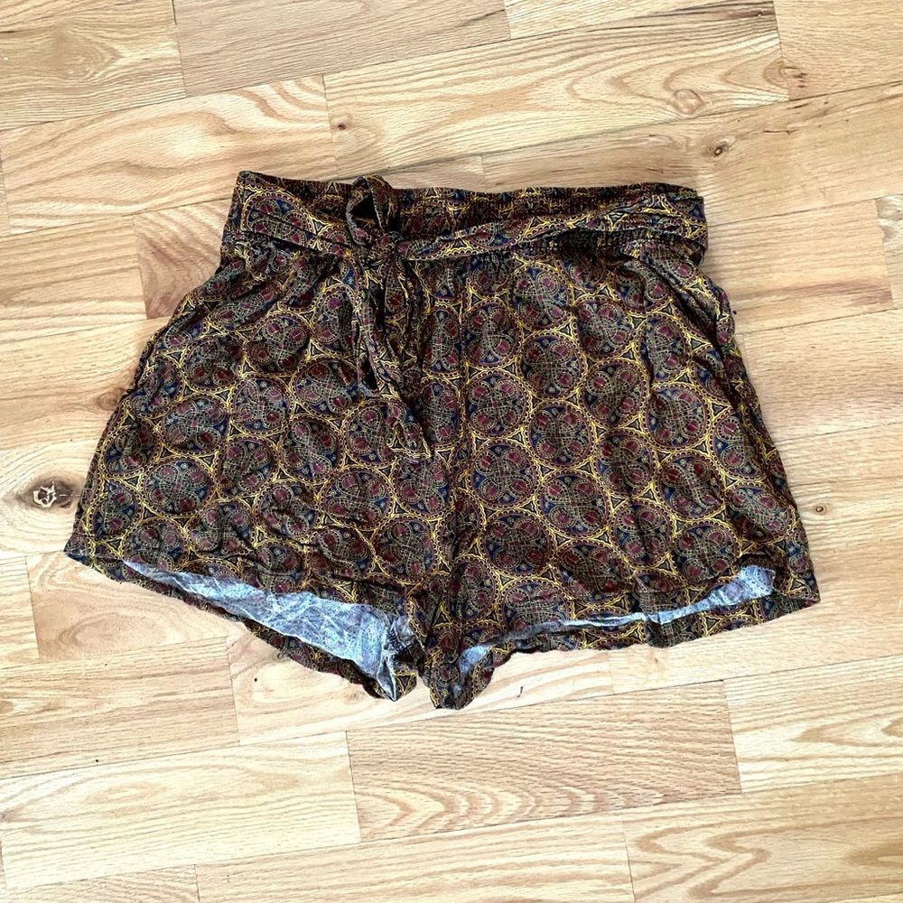 Flowy Shorts - Picture 7 of 8